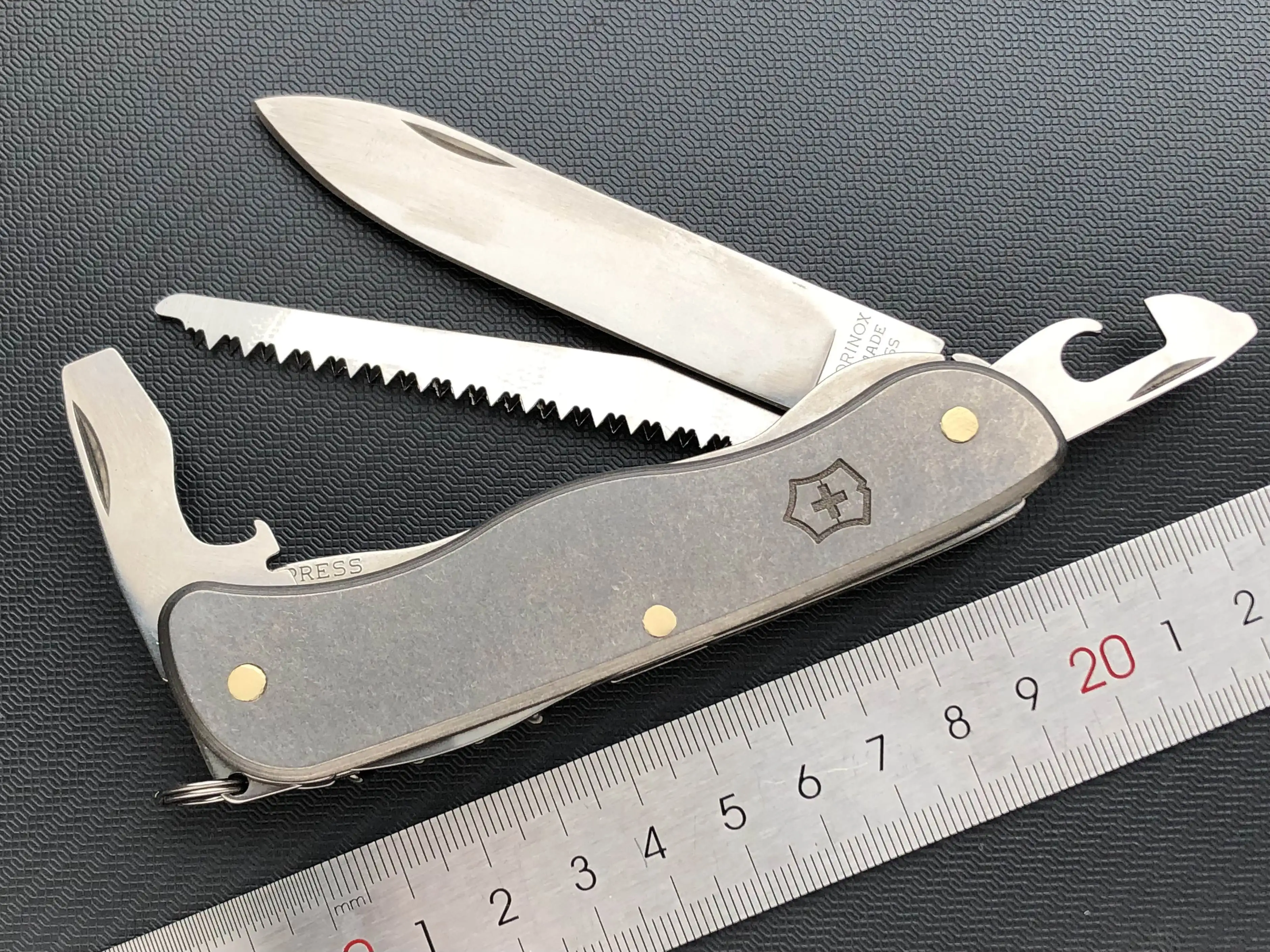 

Швейцарский армейский нож на заказ VICTORINOX 111 мм TC4 ручка 0,8363 Forester