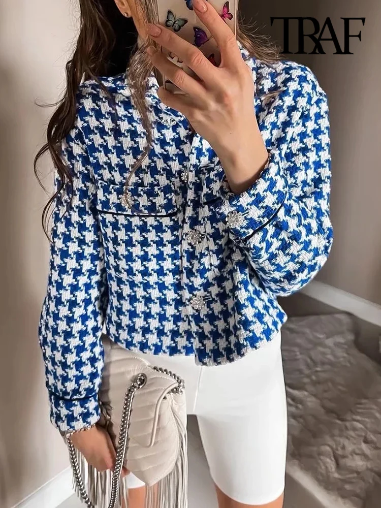 Женская твидовая куртка на пуговицах с длинным рукавом и накладными карманами -