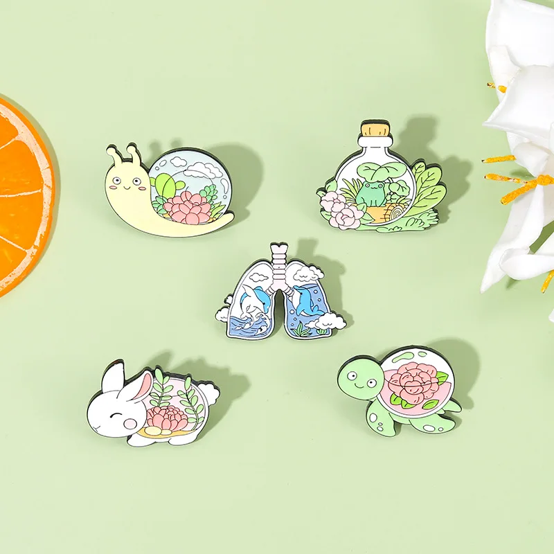 

Милые эмалевые значки в виде мордочек, кроликов и цветов