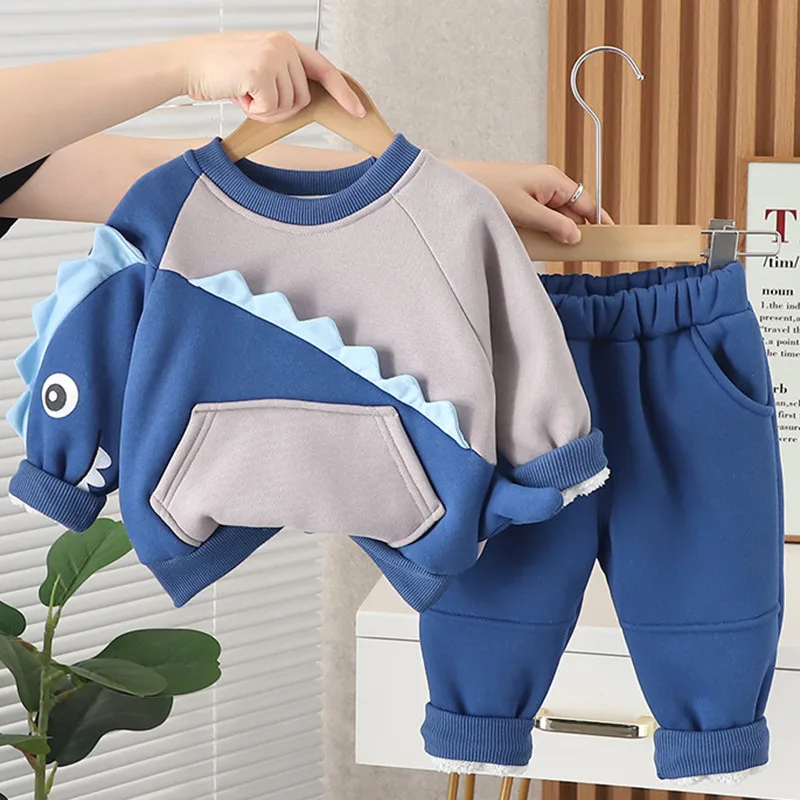 

Зимний детский спортивный костюм