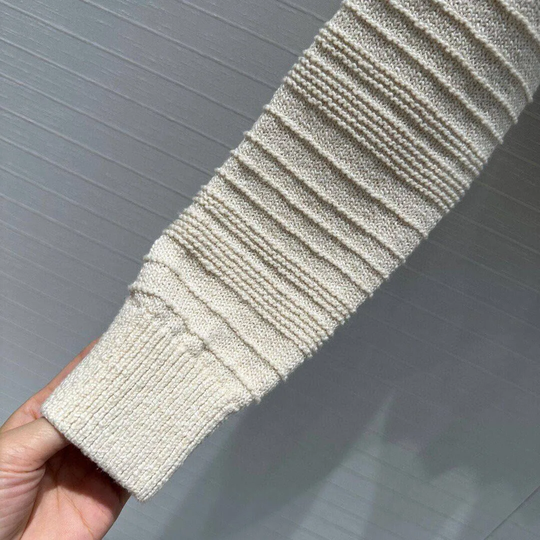 Женский трикотажный кардиган с V-образным вырезом и длинным рукавом