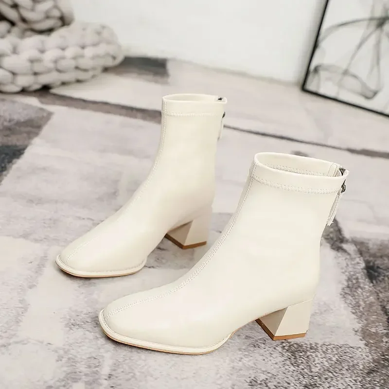 

Короткие сапоги женские осенне-зимние новые сапоги для доски универсальные сапоги с квадратным носком на массивном каблуке однотонные сапоги