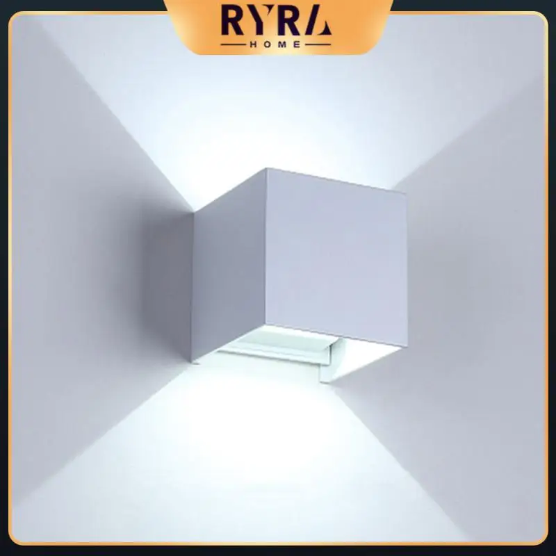 

Настенный светильник Tuya с низким энергопотреблением, Энергосберегающая светодиодная приглушаемая настенная лампа для защиты окружающей с...