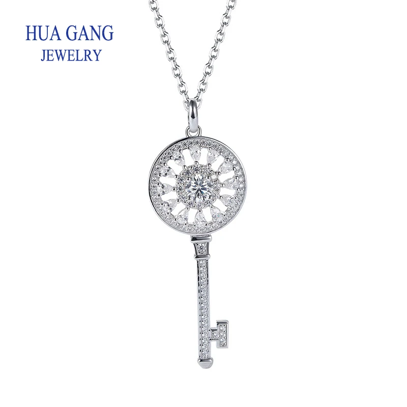 

Top Quality 925 Sterling Silver Lucky Key Necklace Clavicle Chain Women Fashion Jewelry Shine Moissanite 0.5ct Diamond