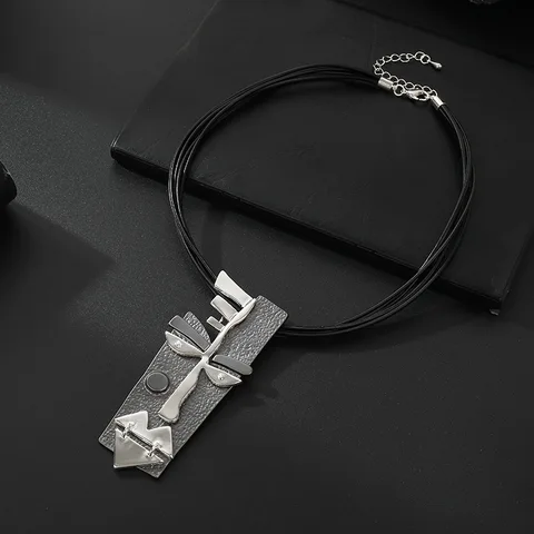 Женское кулонное ожерелье