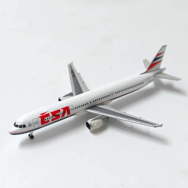 Фото Модель пассажирского самолета Czech A321 OK-CEC из литого под давлением сплава, масштаб 1:500, для коллекций и демонстрации. №4