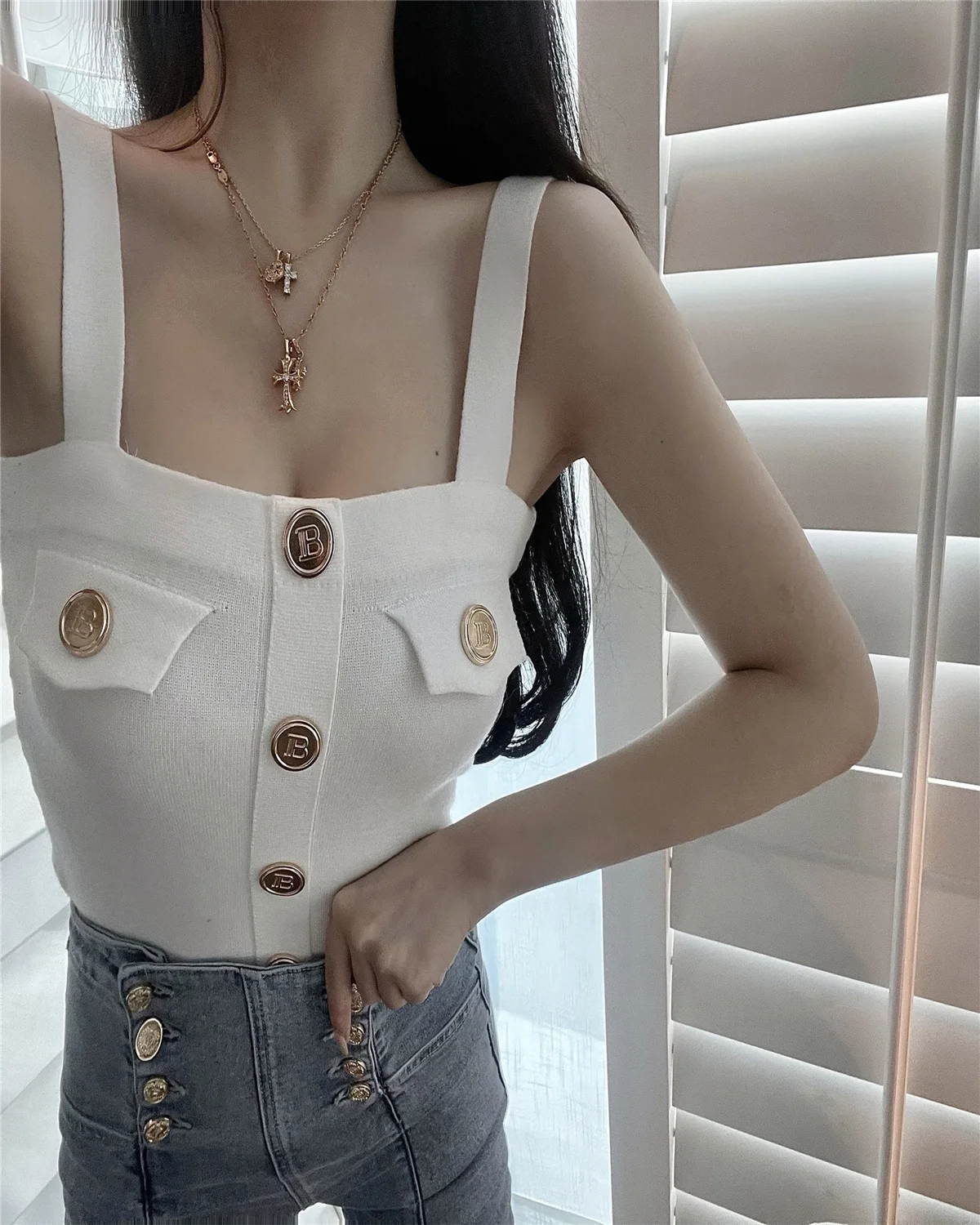 

Summer Women Sexy Tank Wide Strap Knitted Sleeveless Crop Top Front Button Decoration Tees Korean Style Solid Color T-Shirt