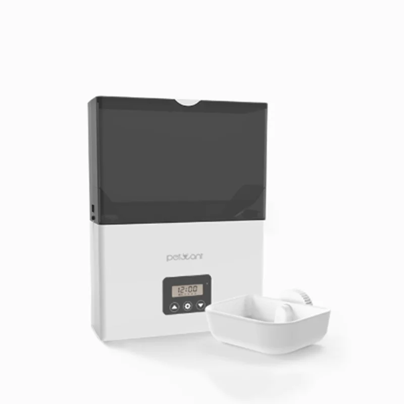 

Automatic pet feeder in cage