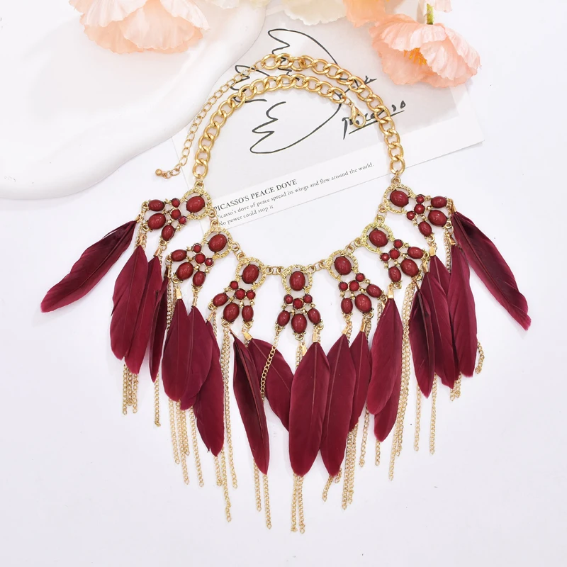 Ожерелье в богемном стиле цепочка с перьями кисточка акриловая маленькая