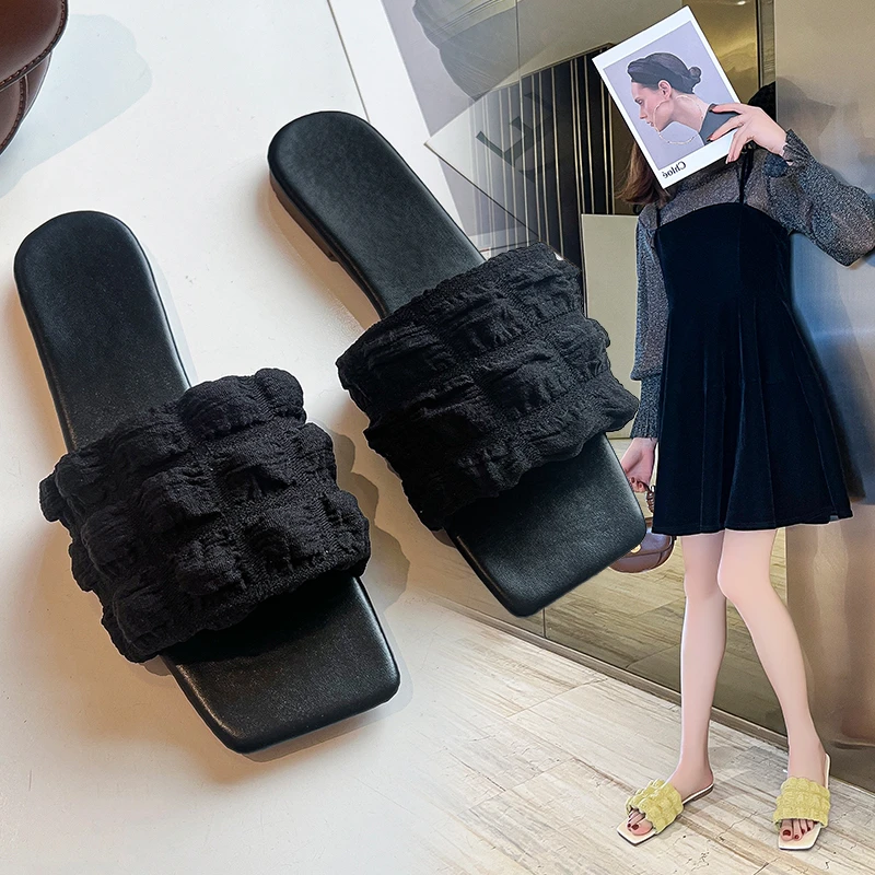 

2023 Summer Fashion Cute Flat Slippers Women Flip Flops Bread Lattice Slides Design Slippers Shoes Women Sandals Slippers Women