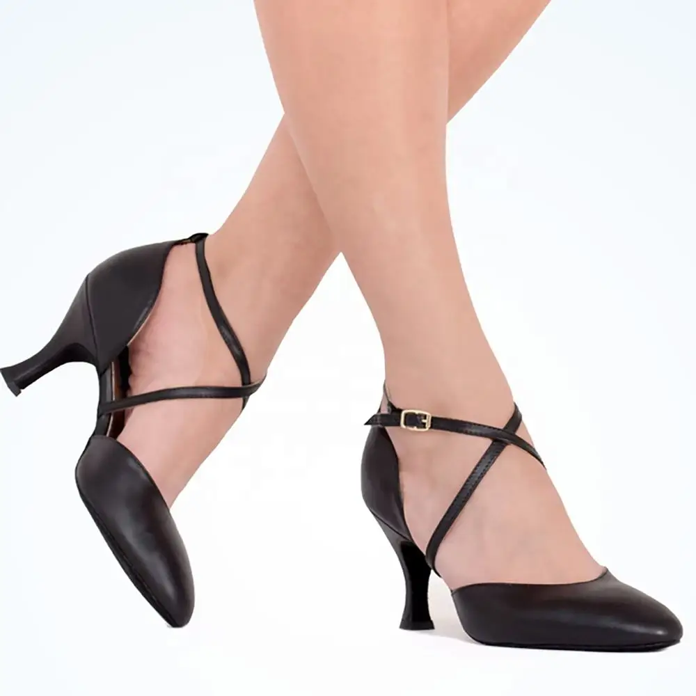 Туфли мэри джейн черные. Туфли стрипы черные. Обувь на кубинском каблуке для танцев. Обувь на кубинском каблуке для танцев. Туфли черные на шпильке 36.