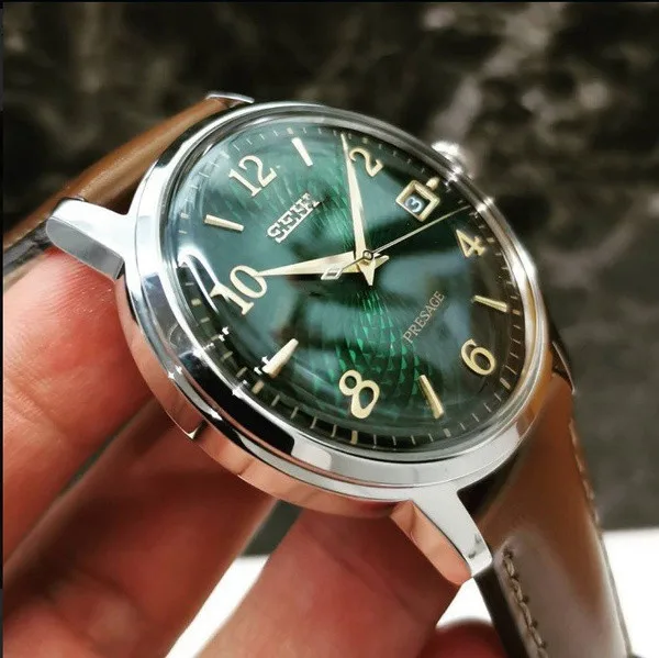 2022 luxury brand small dial ultra thin three needle belt calendar fashion leisure sports green dial Seiko series quartz watch