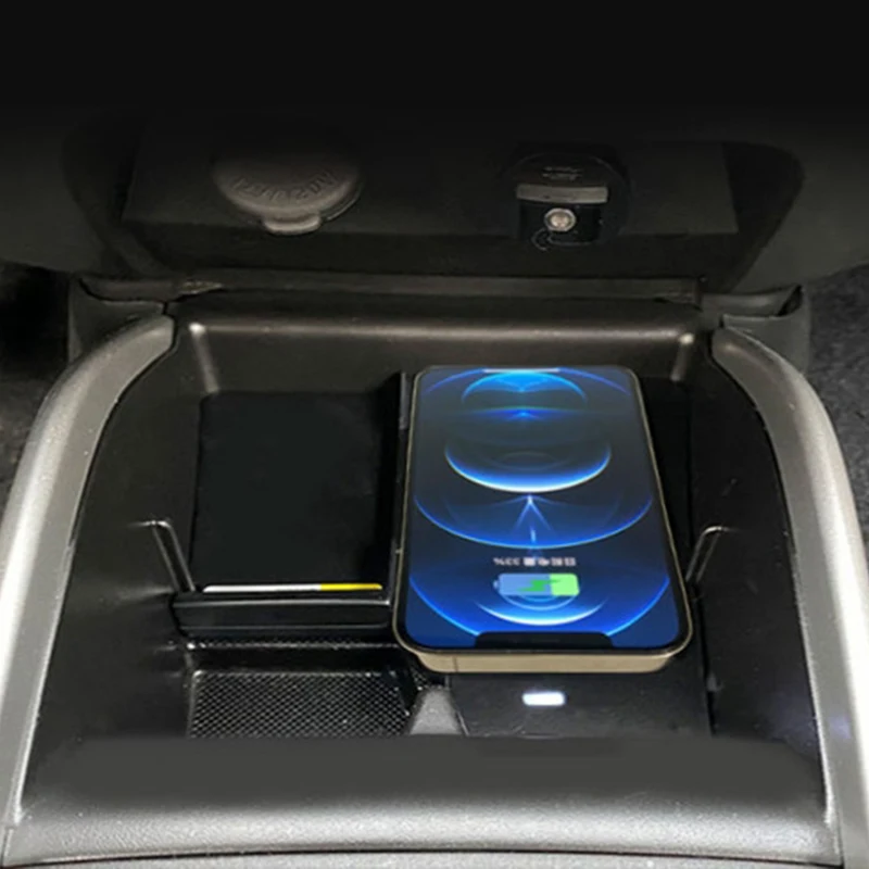 Car wireless charging phone charger 15w fast charger charging pad panel phone holder for Suzuki Baleno 2019 2020 2021