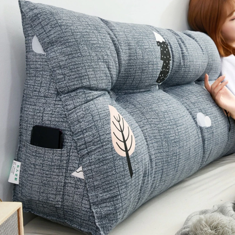 Подушка на кровать треугольная - 91 фото