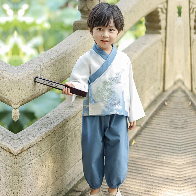 Рисунок 5 - _ Традиционный китайский костюм