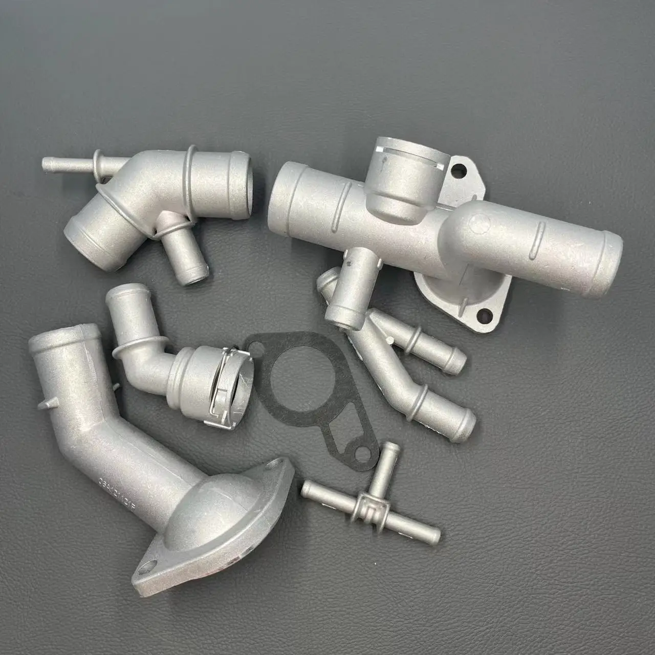 

6 шт. автомобильный алюминиевый комплект обновления фланца охлаждающей жидкости для VW Golf MK4 для Jetta GTI 1.8T 2000-2005 для Audi TT 1999-2006 A3 06A 121133 J