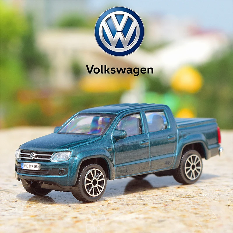 Burago Diecast 1:43 Dark Green VW Pickup Amarok Alloy Car Model Adult Classic Collection Static Display Ornament Gift Souvenir