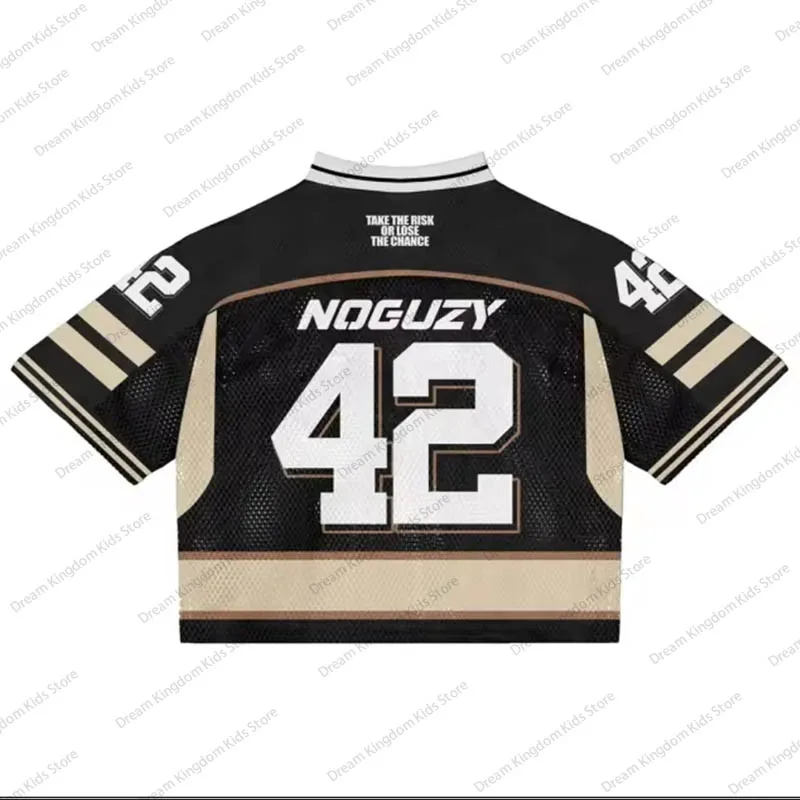 Спортивная футболка в оливковую полоску с короткими рукавами и универсальными