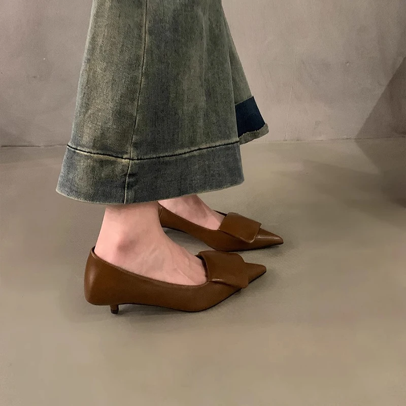 Женские одноступенчатые туфли с острым носком во французском стиле лето 2023 новые