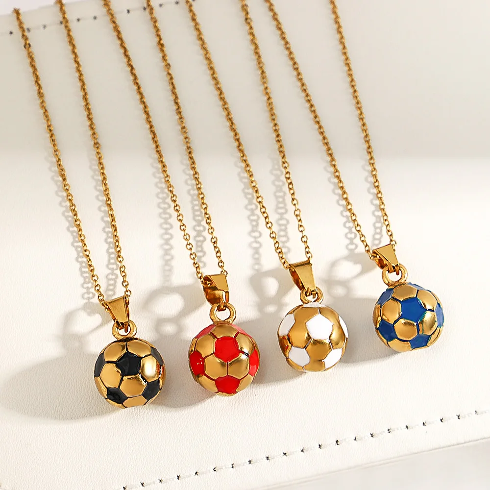 ze naszyjnika stali nierdzewnej w stylu punkowym. Sportowy długi łańcuszek unisex z zawieszką kształcie piłki nożnej. Mo...