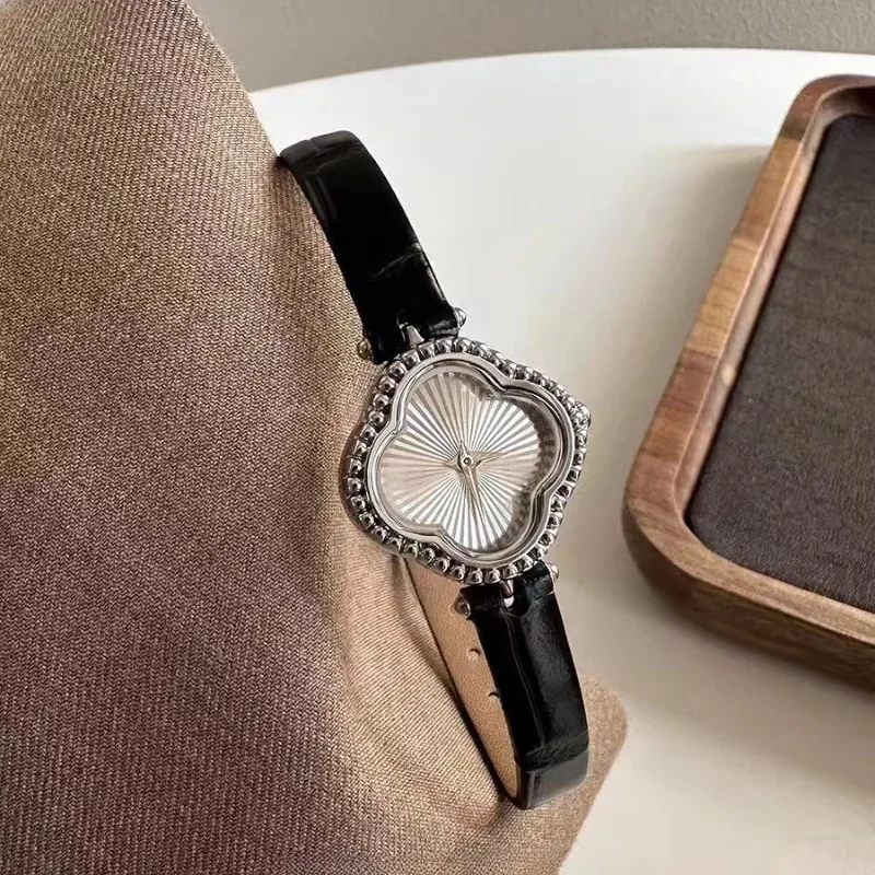 Часы наручные женские кварцевые в виде четырехлистного клевера роскошные