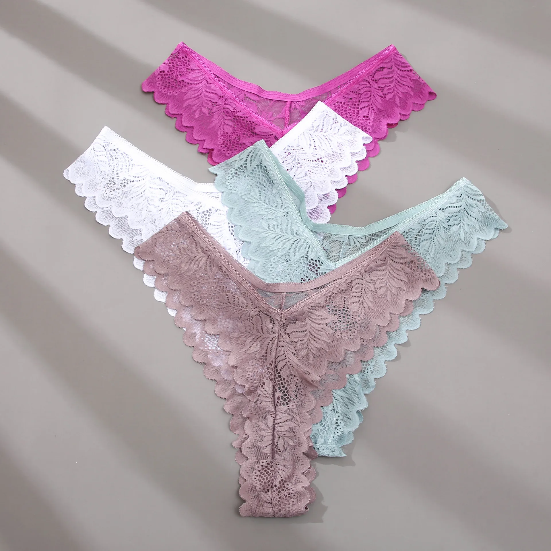 

Beautiful Lace Embroider Ladies Underpants Sexy Low-Waisted Female G-String Summer Ventilation Style Reticular Briefs
