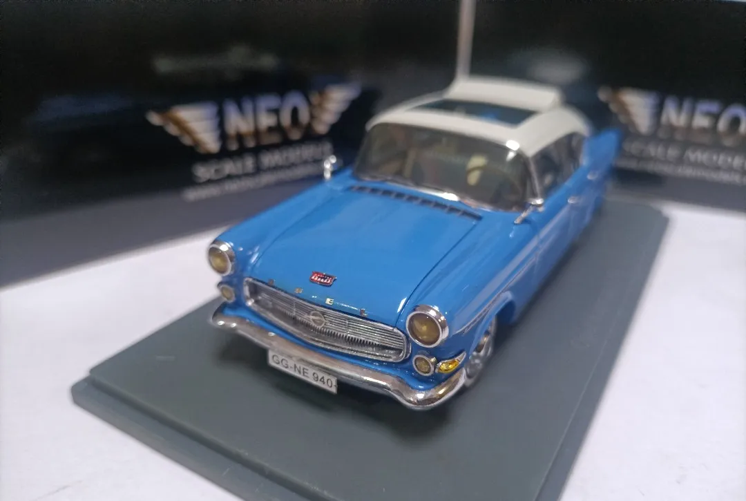 

Neo 1:43 Opel Kapitan 2.5L 1958 Vintage Car Simulation Limited Edition Resin Metal Static Car Model Toy Gift