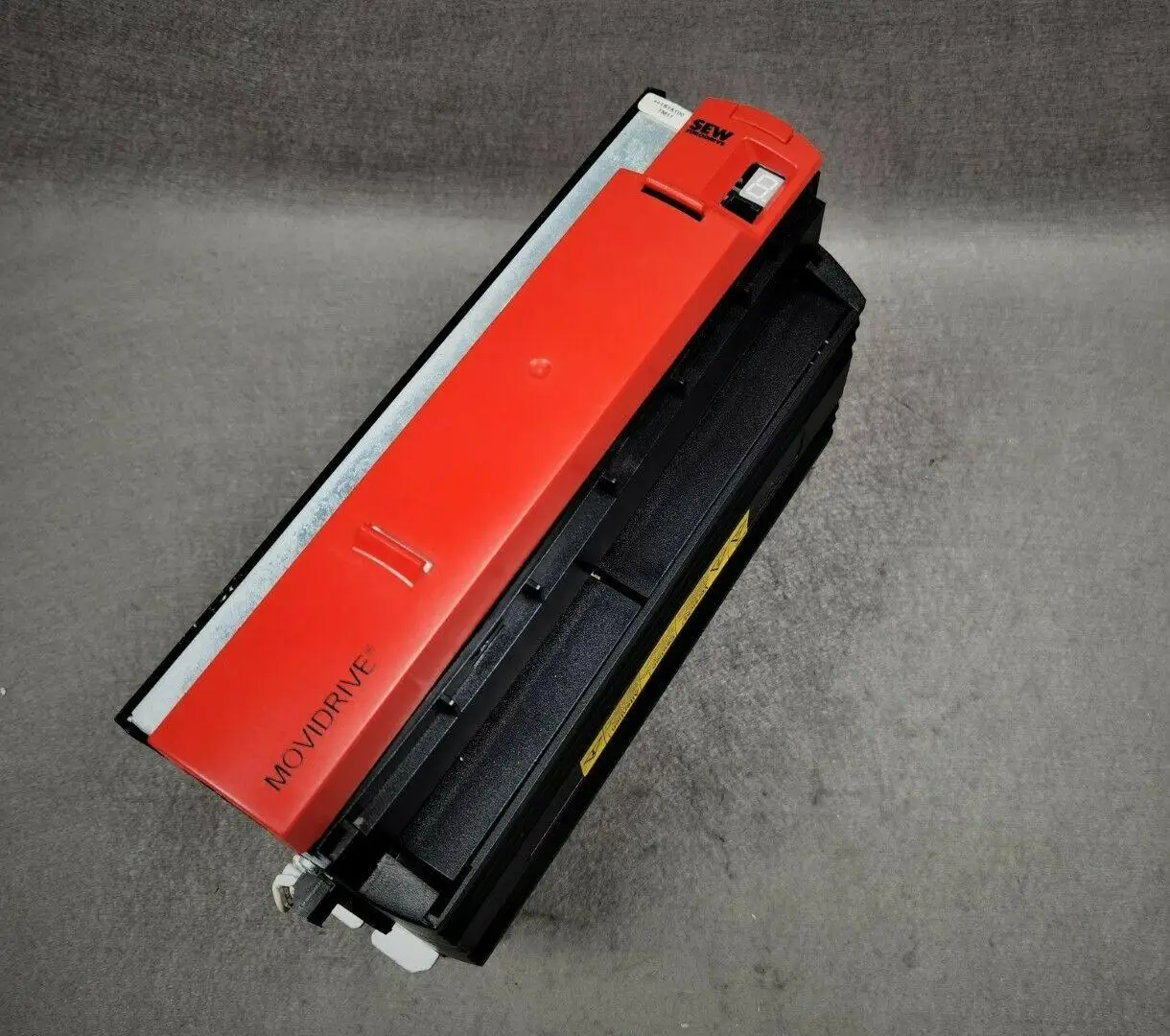 

SEW MDX61B0014-503-4-0T инвертор Eurodrive (проверка чистоты)