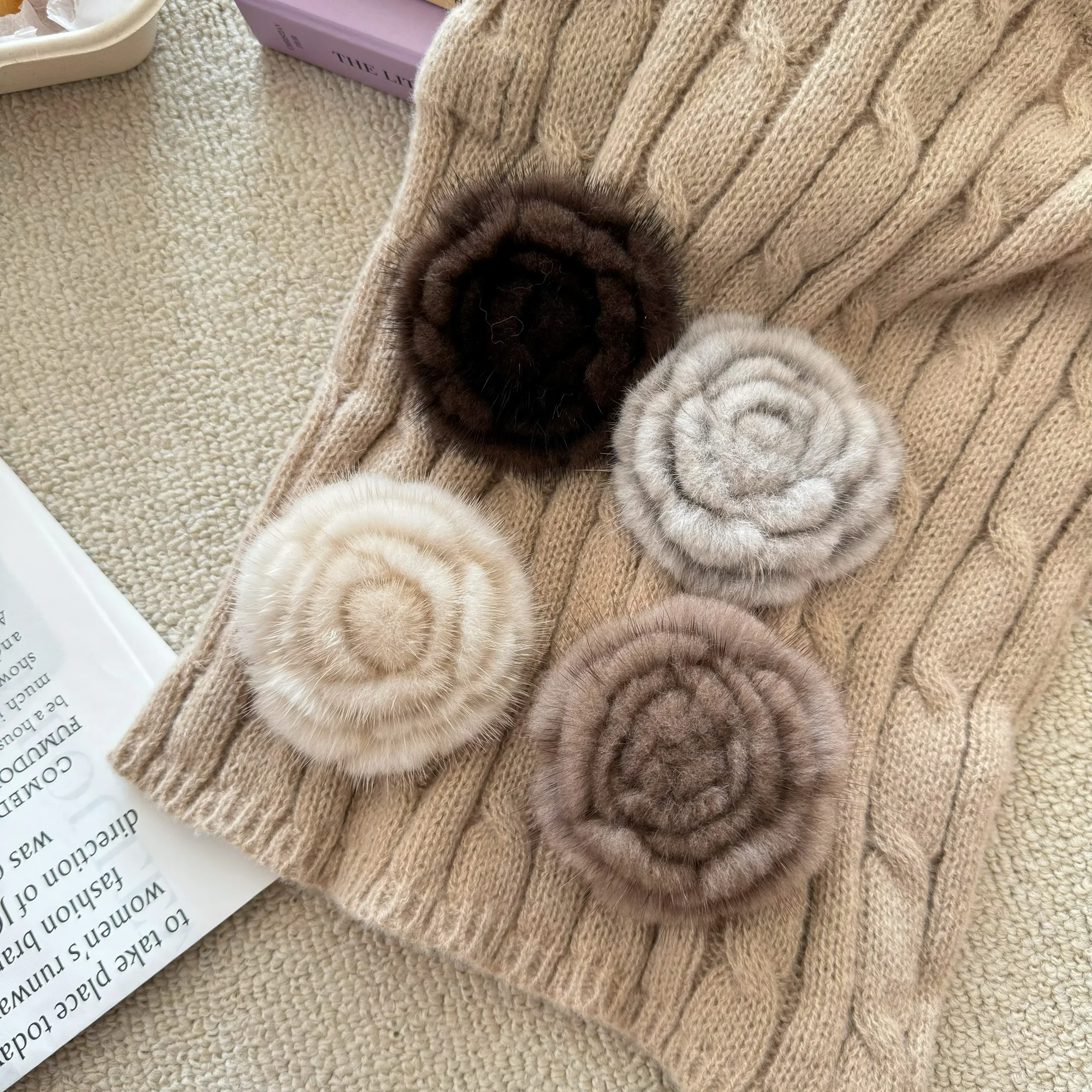 Брошь с цветком из натурального меха норки женская простая модная