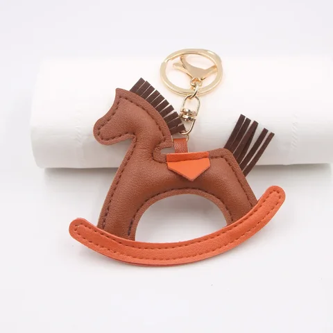 Кожаный брелок лошадка 3D