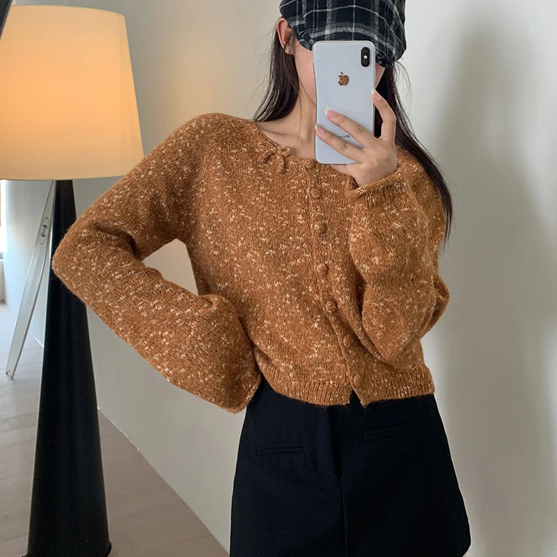 Новинка 2024 женский осенний свитер с круглым вырезом и бантом вязаный длинным