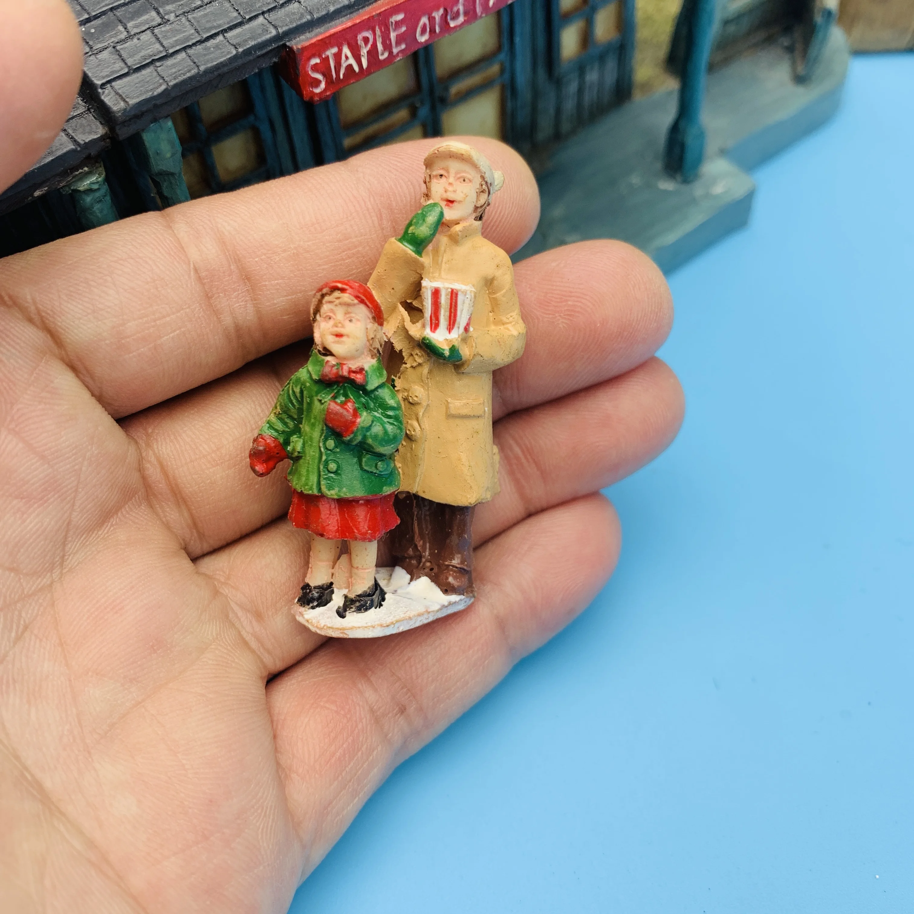 

Миниатюрная фигурка из полимера