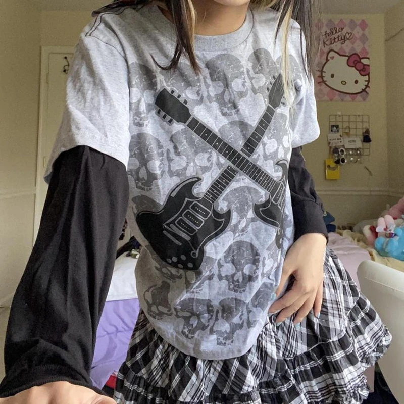 

Y2K винтажные Топы гранж в стиле панк Футболка с принтом черепа гитары 1920-х годов Ретро Уличная Одежда Осенние Лоскутные свободные футболки с...