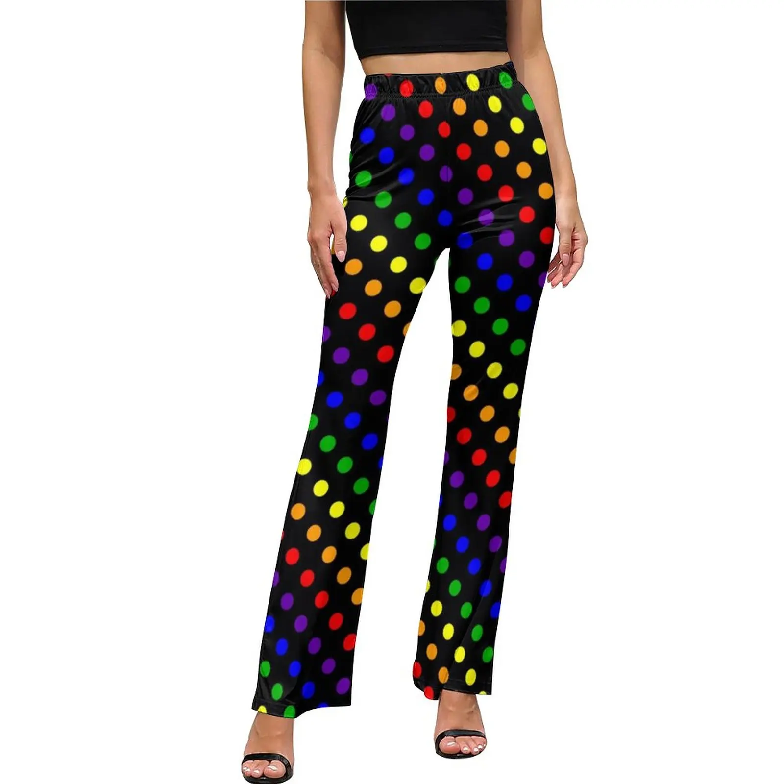 Яркие брюки-клеш в горошек с завышенной талией |