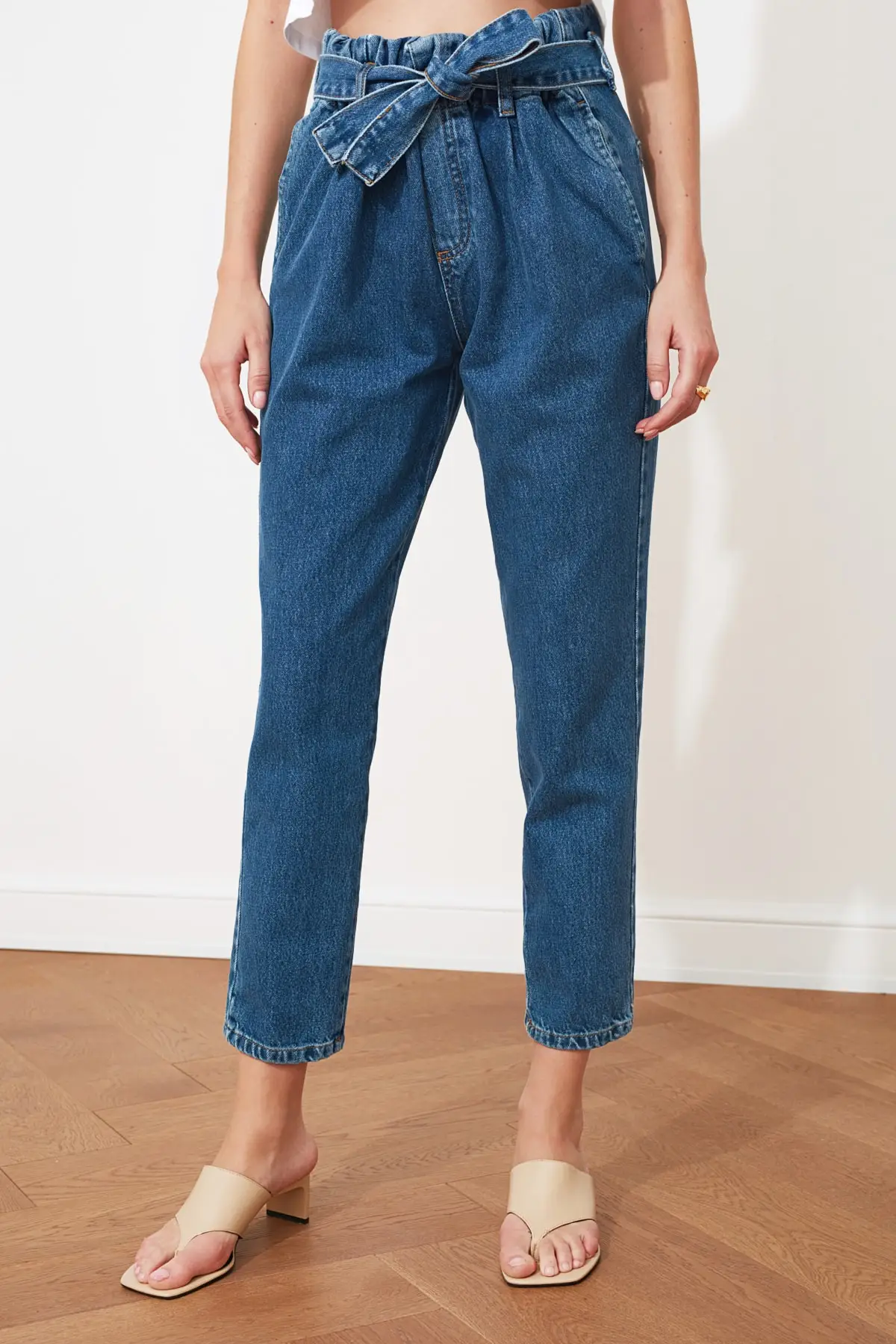 

Articulated Wheel Arch Blue Jean High Waist Mom Women Jeans 2021