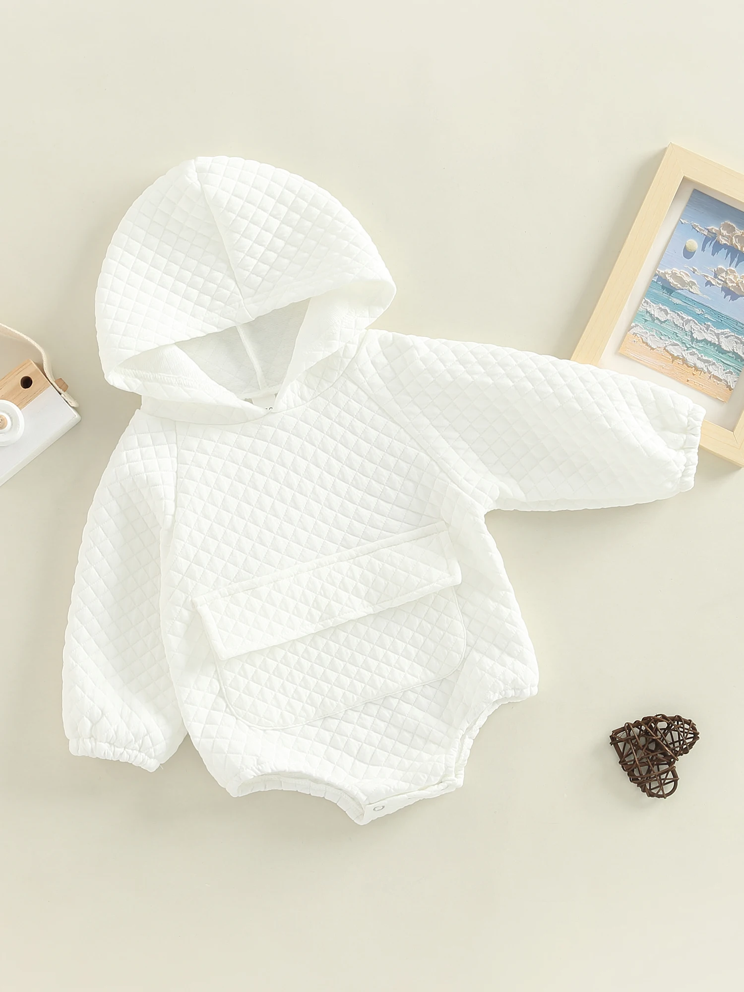 

Детский осенний комбинезон в полоску с капюшоном и длинным рукавом, с треугольным низом и передним карманом