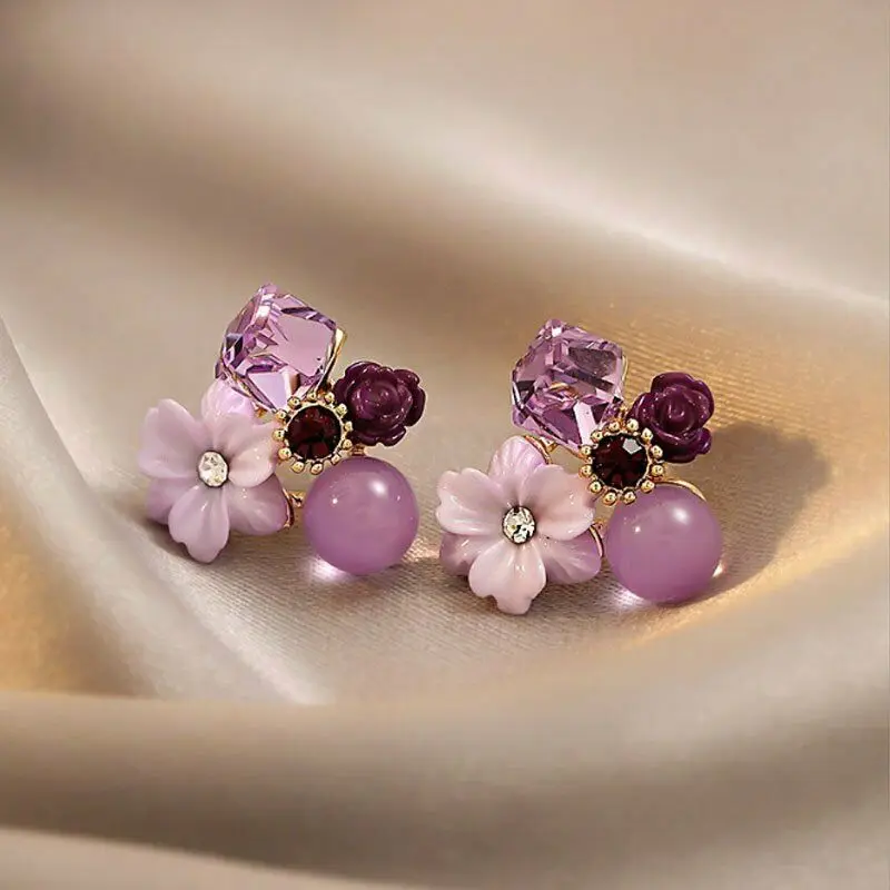 

New Fashion Contracted Fresh Sweet Fine Pearl Flowers Stud Earrings Elegant Joker Shiny Crystal Senior Women Earrings Jewelry