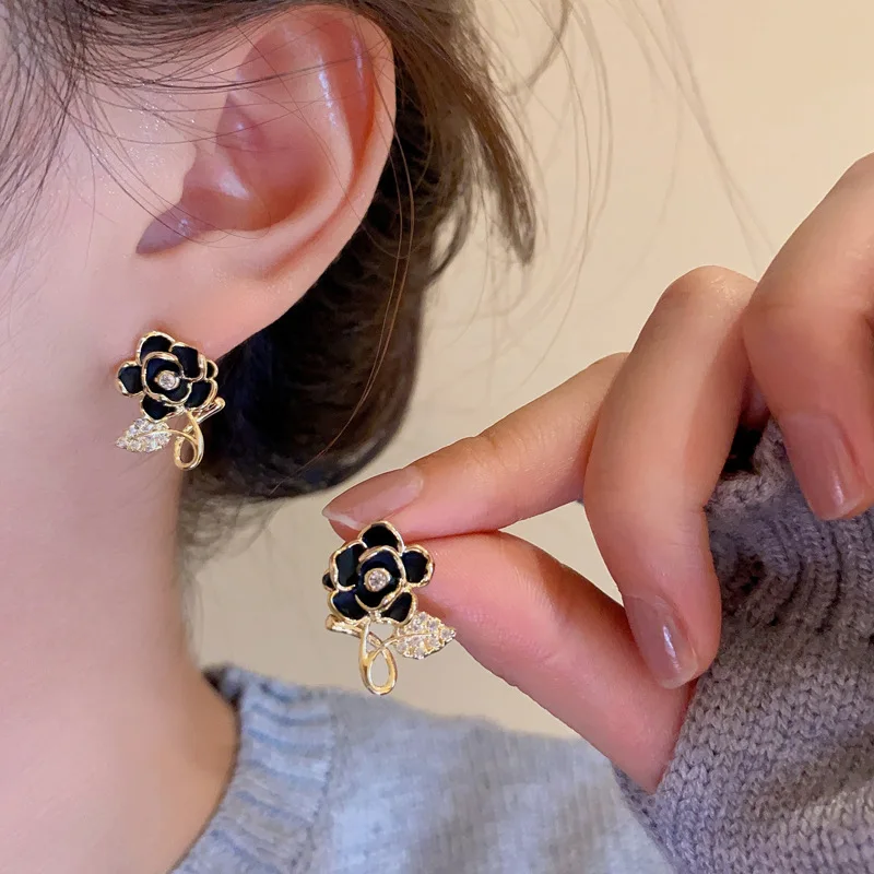 

Camellia Black Stud Earrings Luxury Rose Fashion Vintage Drop Earring Rhinestone Friends Gifts Jewelry Women Party Accessories