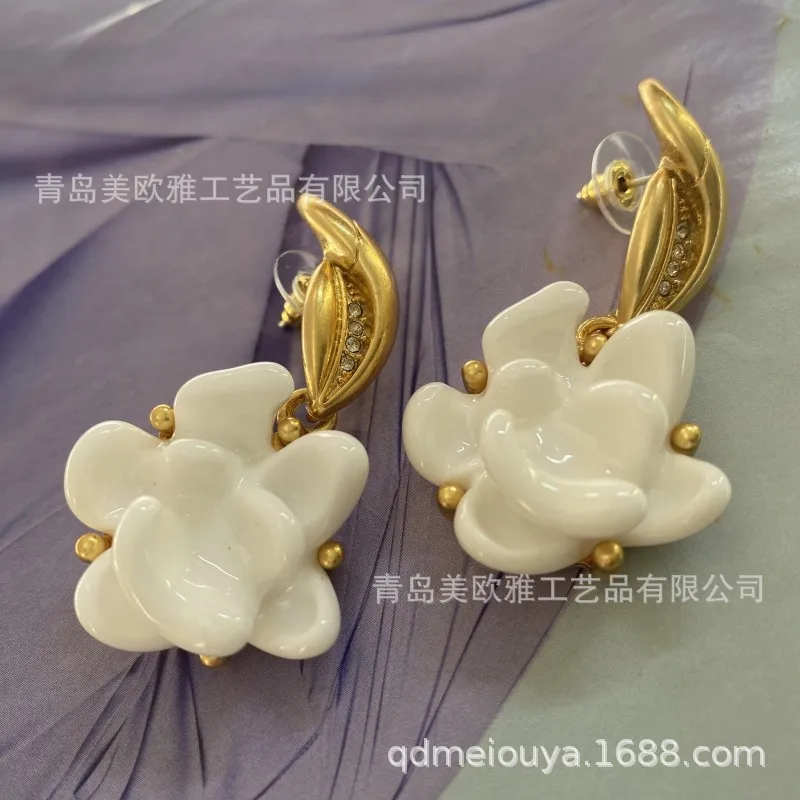 Серьги-гвоздики золотистые/Серебристые трехмерные в виде цветка гибискуса