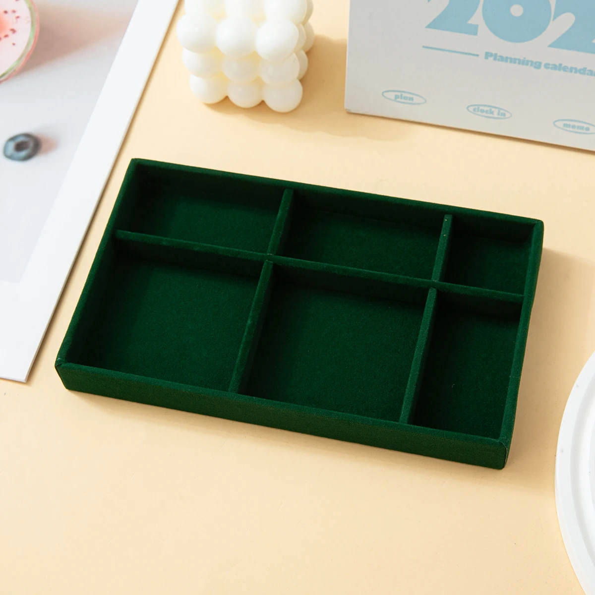 

Зелёный бархатный органайзер для украшений