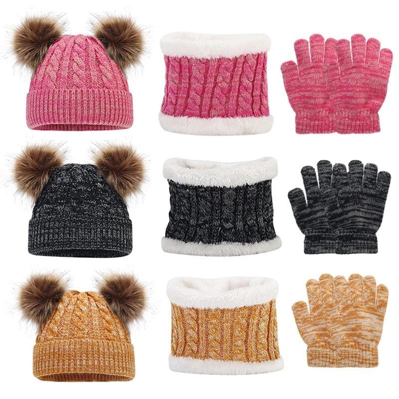 Рисунок 2 - детские вязаные шапки и перчатки