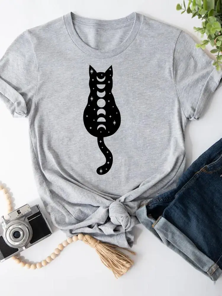 

Футболка женская с коротким рукавом, мультяшная рубашка с принтом кота и Луны, модный топ 90-х, с графическим принтом, на лето
