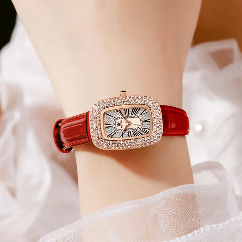 Женские кварцевые часы с кожаным ремешком 30 м