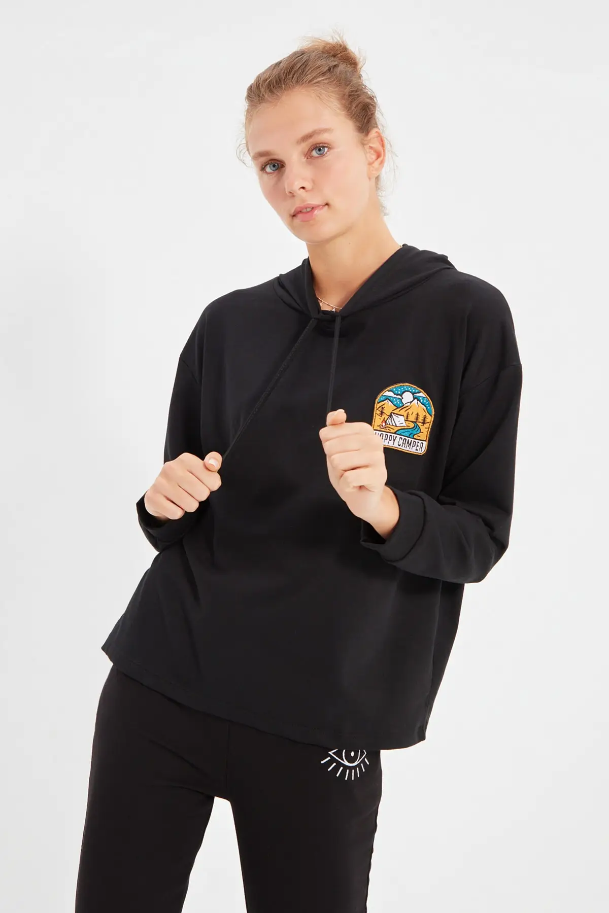 

Trendyol Loose Mould Patch Detailed Knitted Sweatshirt TWOAW22SW0869