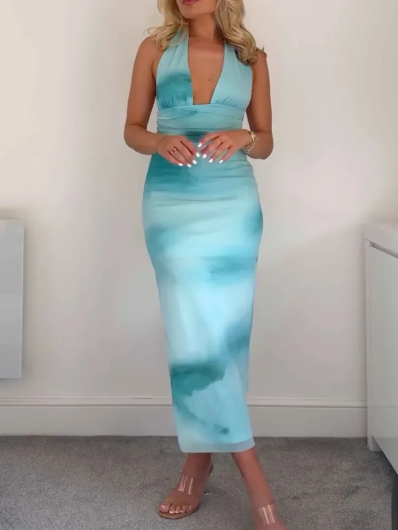 Женское летнее длинное платье с лямкой на шее привлекательное облегающее