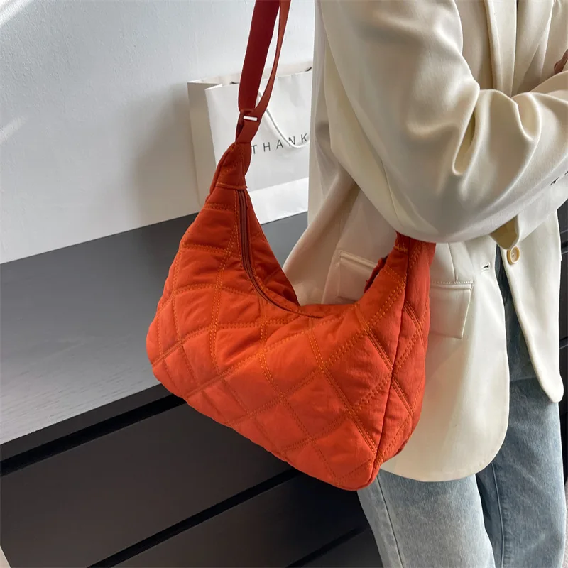 

Women Bag Nylon Brand Quilted Padded Short Handle Totes Luxury Big Handbags Lady Soft Shoulder Satchels Side Shoulder Cloud Bags