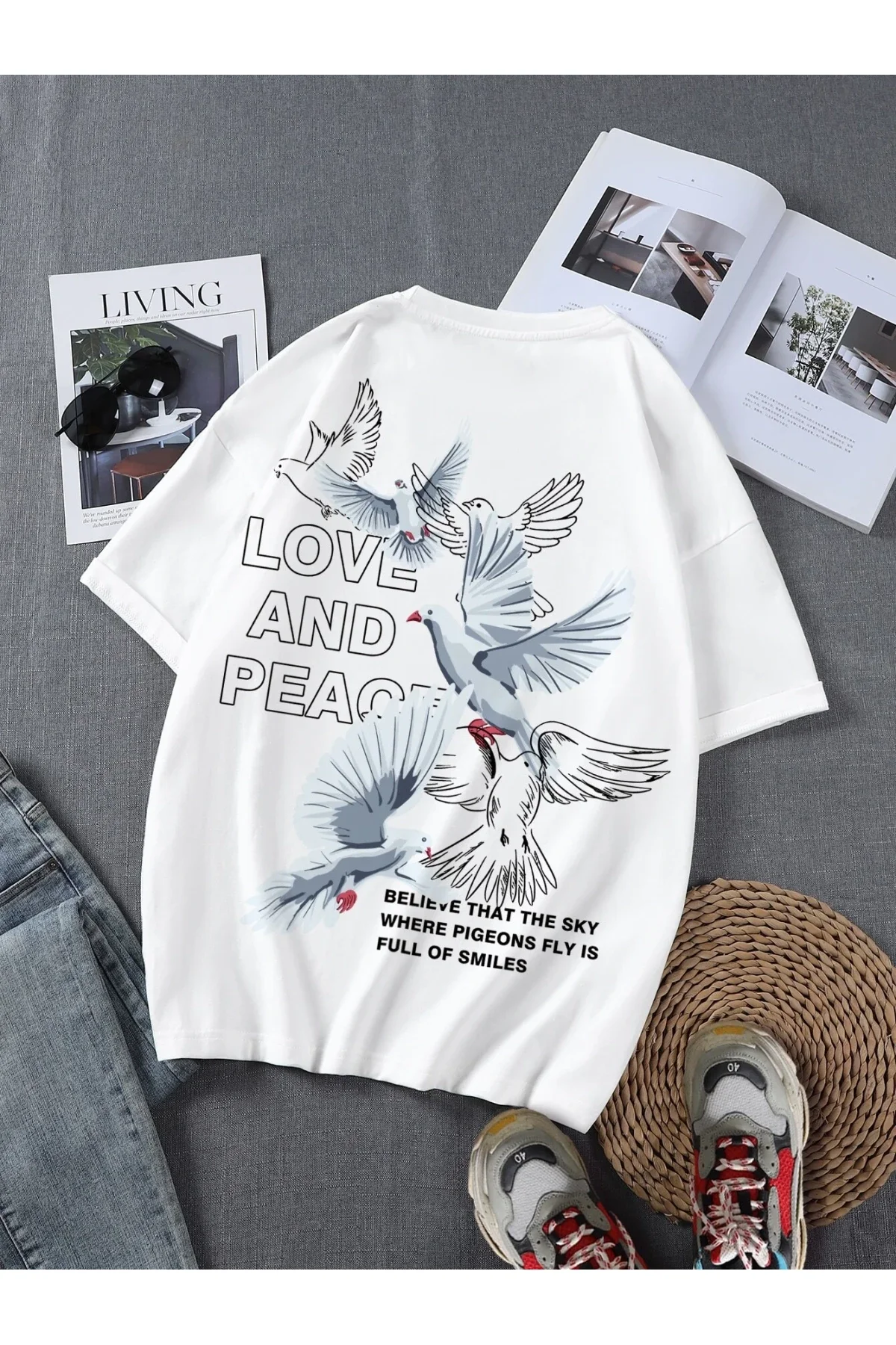 

Футболка унисекс оверсайз с принтом Love and Peace, 100% хлопок