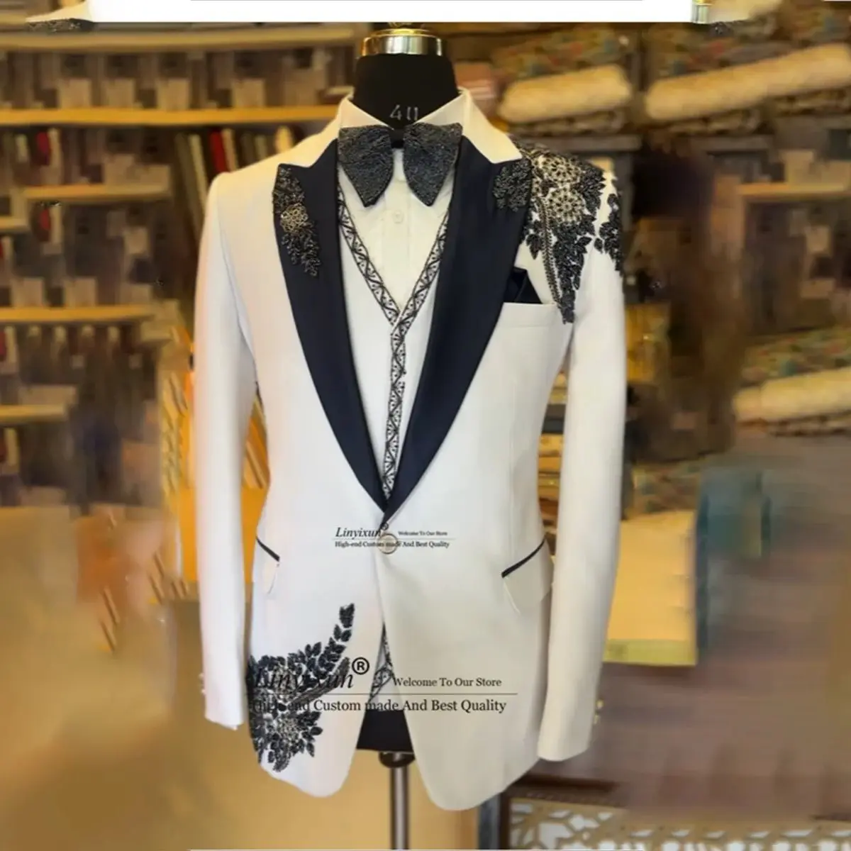 Роскошные мужские костюмы с бусинами и кристаллами заостренным отворотом