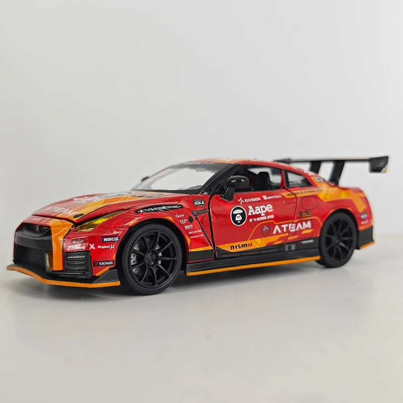 Фото Модель автомобиля Nissan GT-R NISMO R35 из сплава, масштаб 1:32, с открывающимися дверями, имитацией звуковых и световых эффектов, богатой детализацией. №1