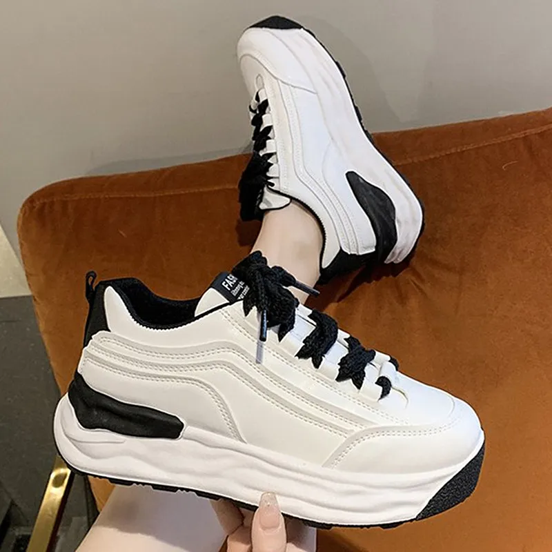 

2022 Women Sneakers Fashion Chunky Sneakers Casual Shoes Comfortable Thick Sole Black White Shoes Dad Flats Platform Shoes J247